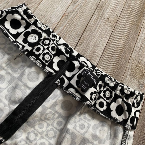 Art Class Floral Smiley Face Front Notch Skirt Girls Size S (6/6X) Black White - Picture 12 of 12